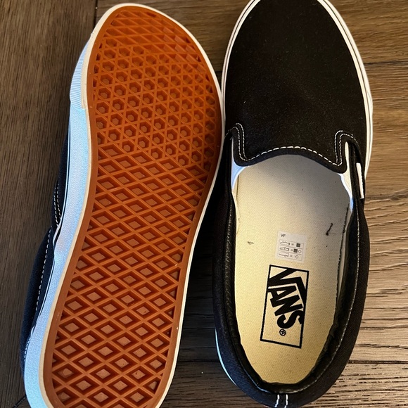 Authentic Vans Black and White Size 10. New without box, never worn. - Picture 3 of 7